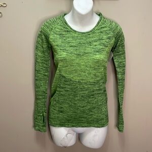 Lululemon Swiftly Tech Long sleeve shirt 2.0
in light green, size Small